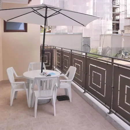 Apartments In Lignano Sabbiadoro 42750 アパート